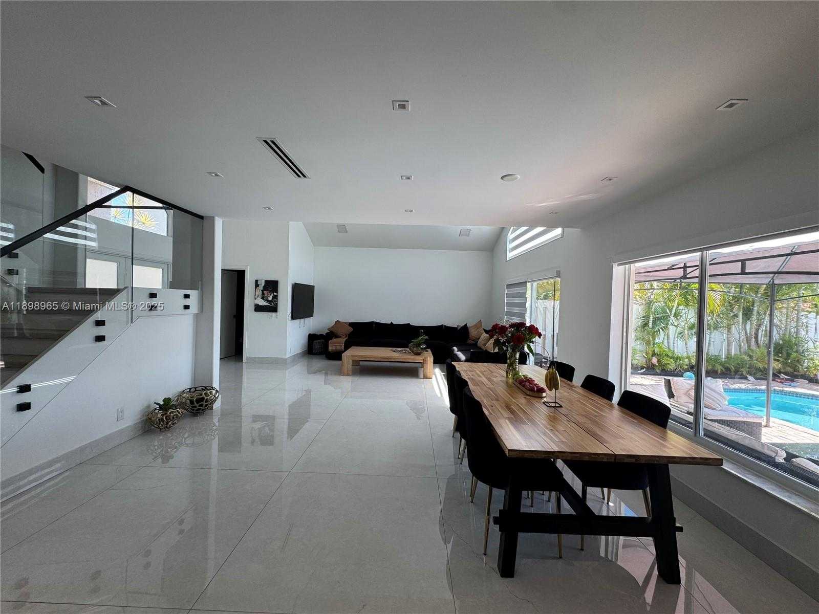 Small Image of 4943 SOUTH WEST 33RD WAY, Hollywood Number 6