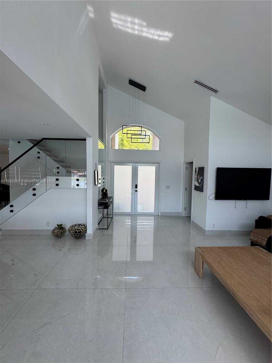 Small Image of 4943 SOUTH WEST 33RD WAY, Hollywood Number 7