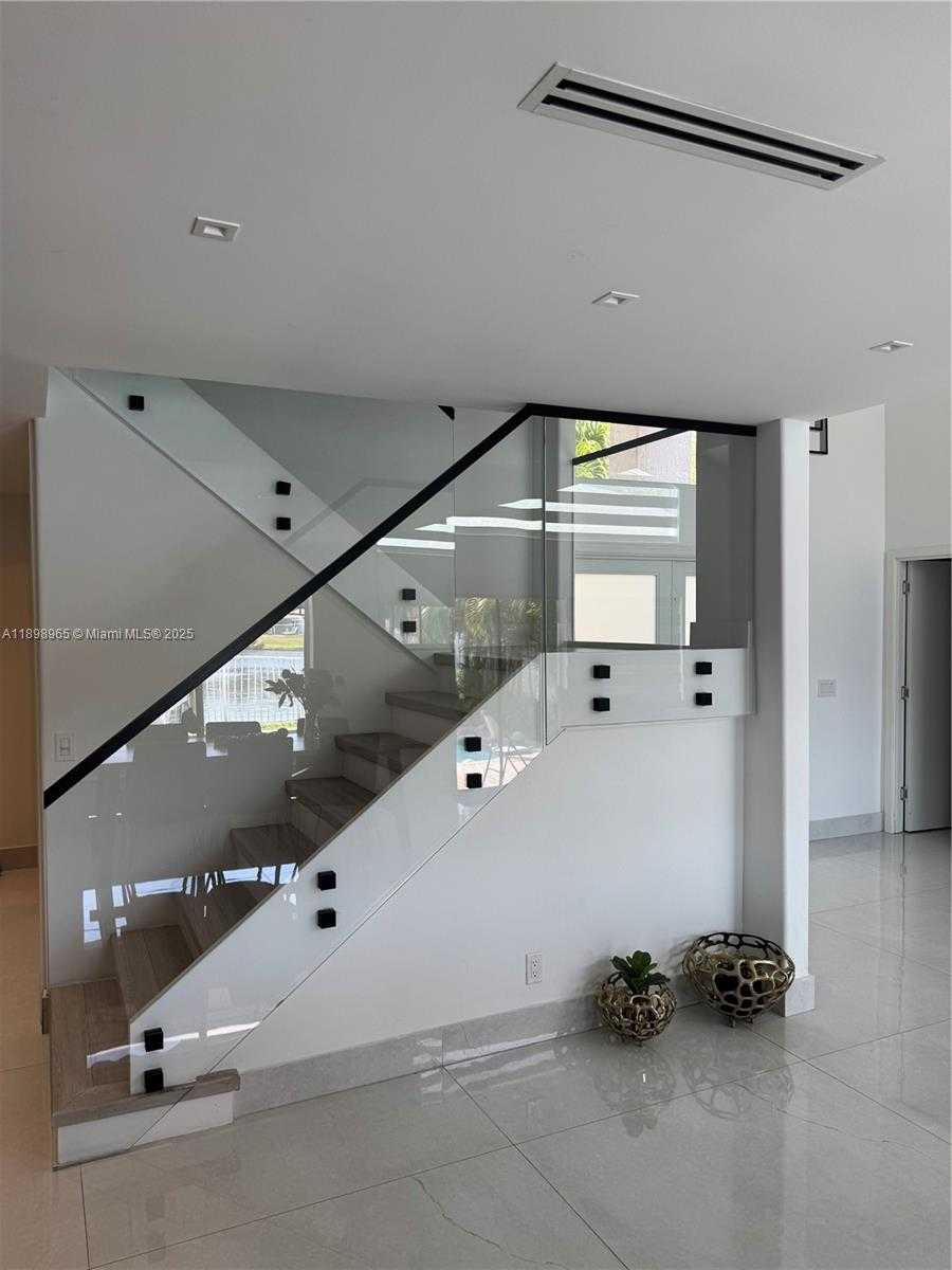 Small Image of 4943 SOUTH WEST 33RD WAY, Hollywood Number 8