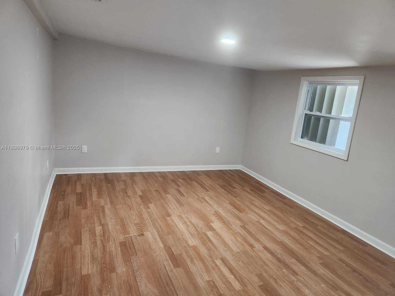 Small Image of 17926 SOUTH WEST 104TH AVE, Miami Number 16