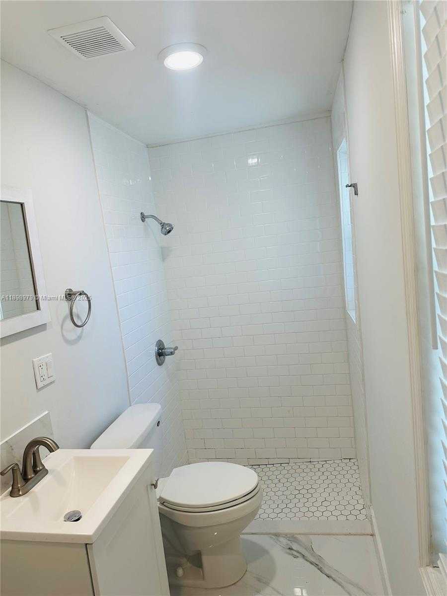 Small Image of 17926 SOUTH WEST 104TH AVE, Miami Number 19