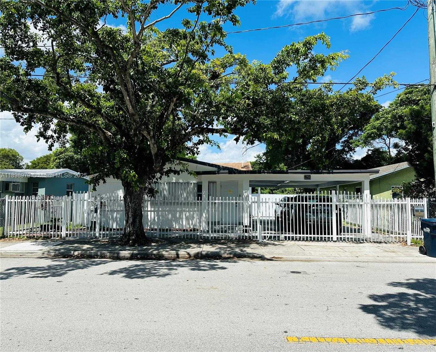 Small Image of 17926 SOUTH WEST 104TH AVE, Miami Number 2