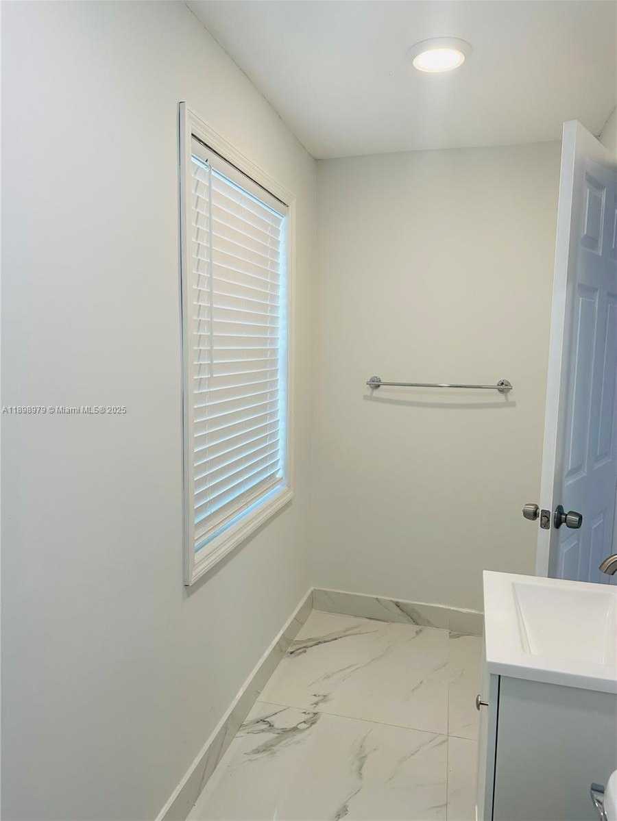Small Image of 17926 SOUTH WEST 104TH AVE, Miami Number 20
