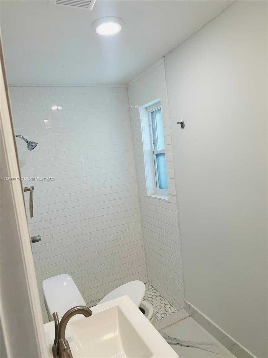 Small Image of 17926 SOUTH WEST 104TH AVE, Miami Number 21