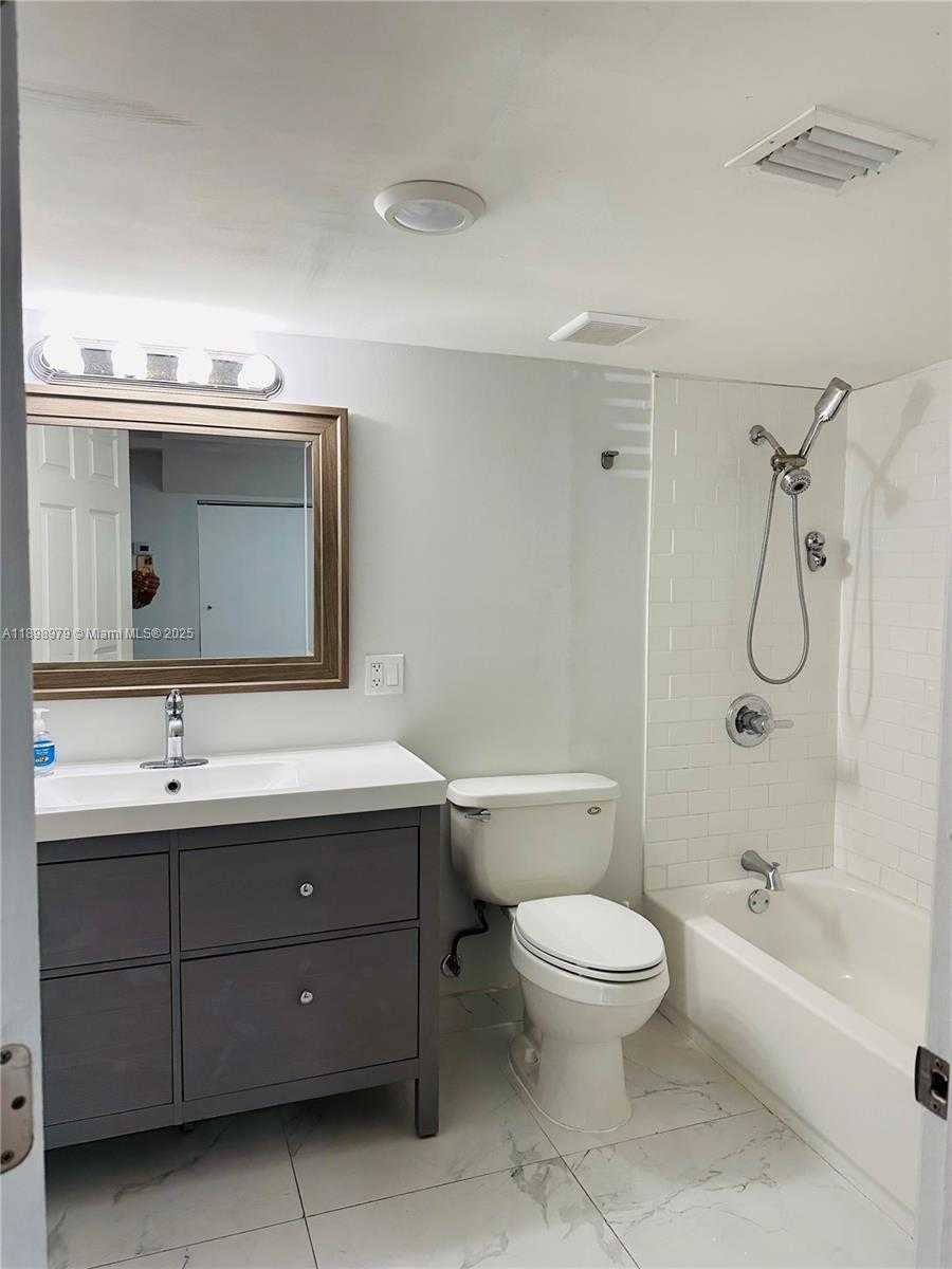 Small Image of 17926 SOUTH WEST 104TH AVE, Miami Number 22