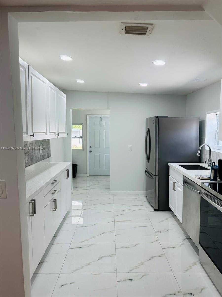 Small Image of 17926 SOUTH WEST 104TH AVE, Miami Number 26
