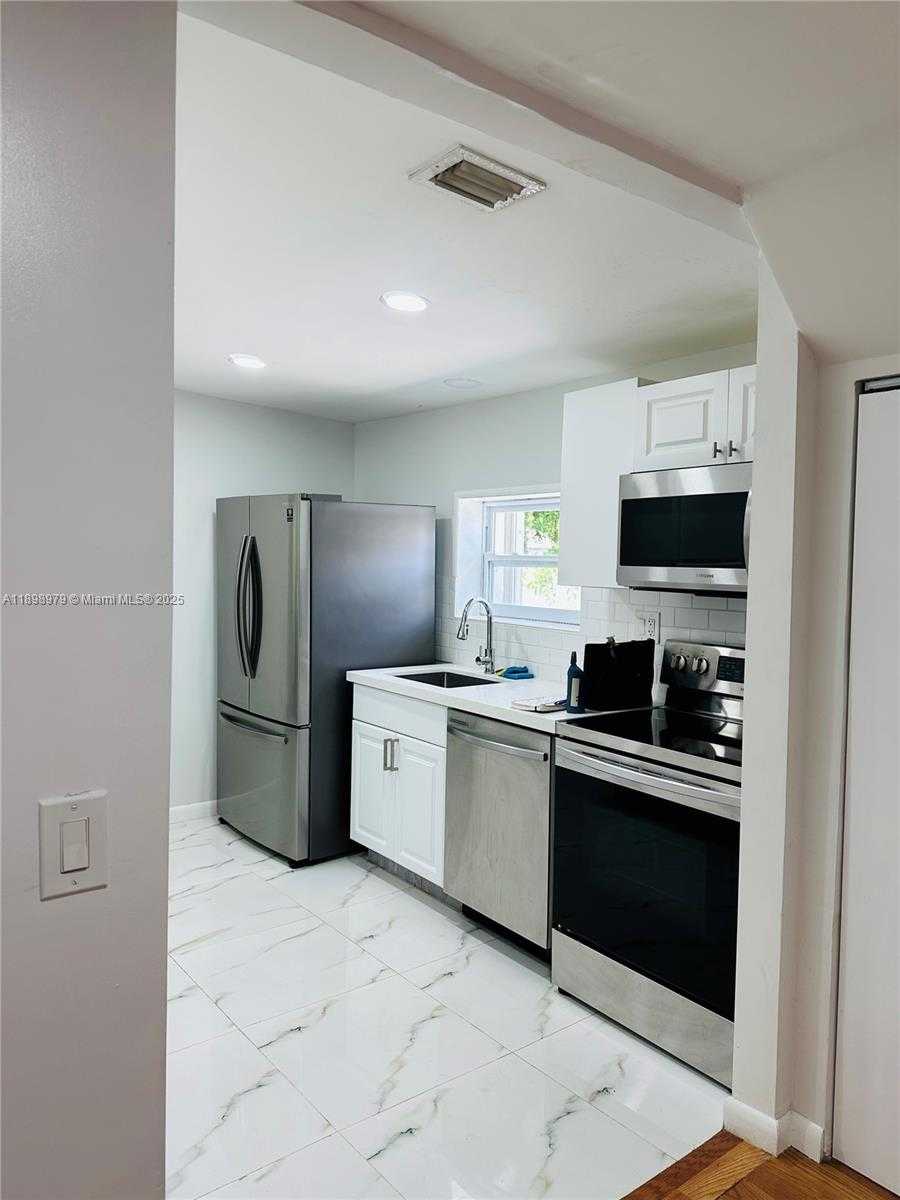 Small Image of 17926 SOUTH WEST 104TH AVE, Miami Number 27