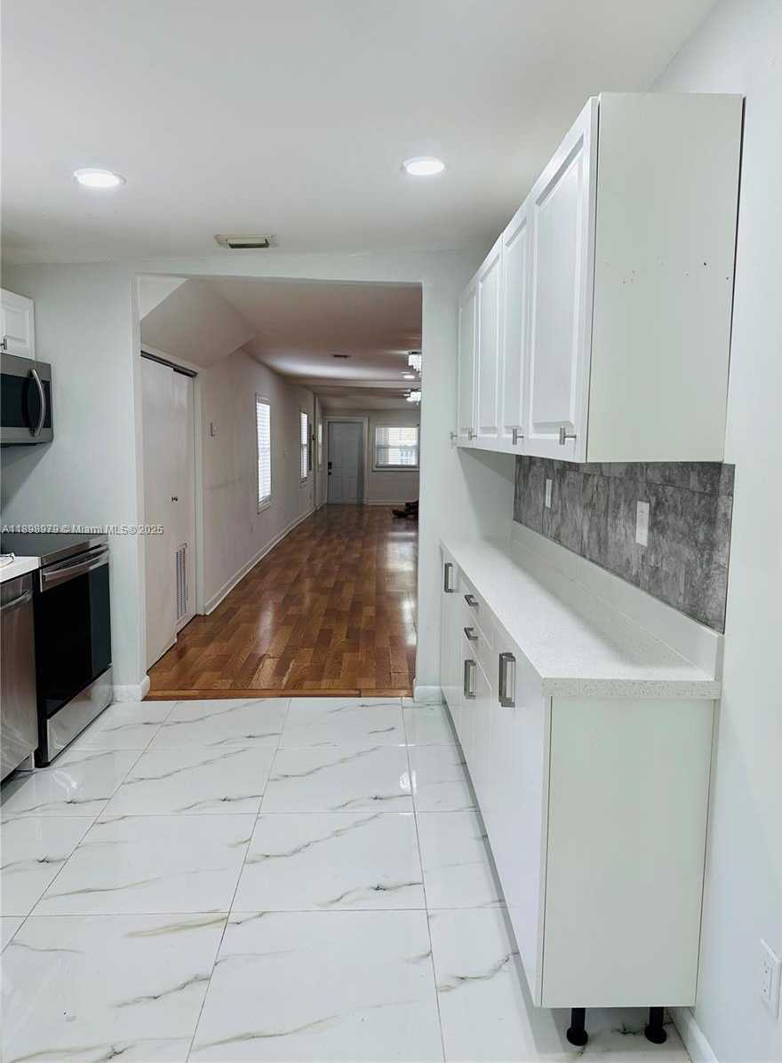 Small Image of 17926 SOUTH WEST 104TH AVE, Miami Number 28