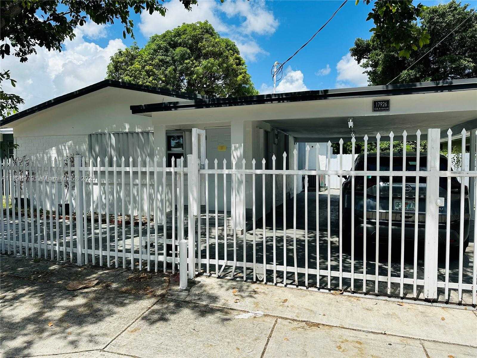Small Image of 17926 SOUTH WEST 104TH AVE, Miami Number 3