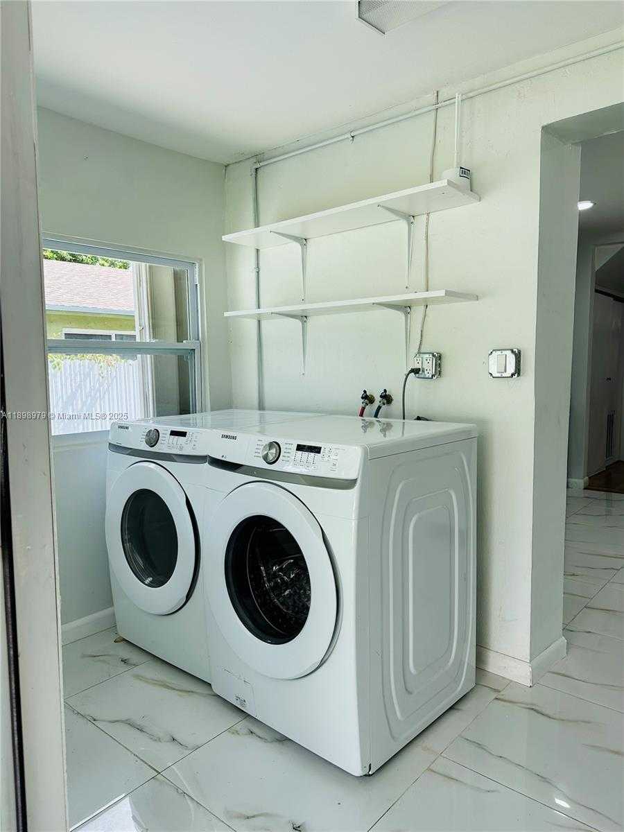 Small Image of 17926 SOUTH WEST 104TH AVE, Miami Number 31