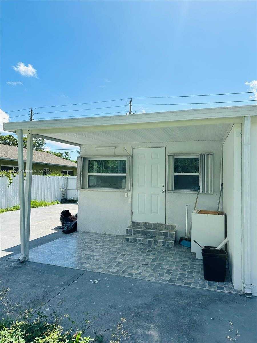 Small Image of 17926 SOUTH WEST 104TH AVE, Miami Number 38