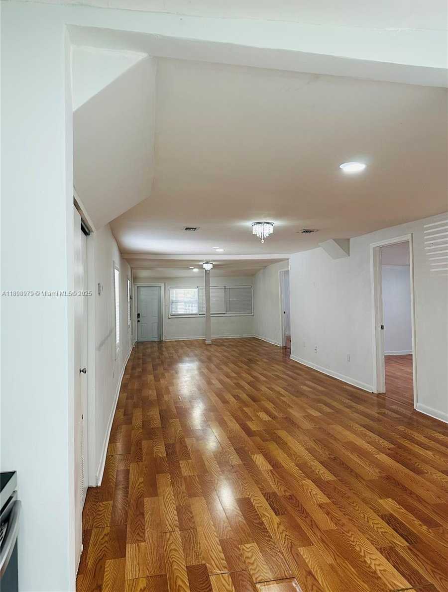 Small Image of 17926 SOUTH WEST 104TH AVE, Miami Number 6