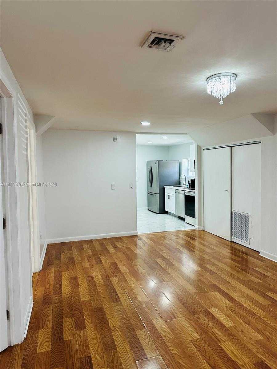 Small Image of 17926 SOUTH WEST 104TH AVE, Miami Number 8