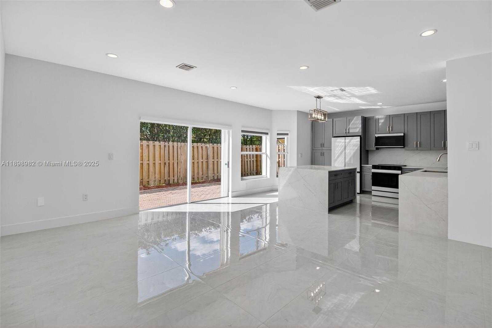 Small Image of 11244 NORTH WEST 58TH TER, Doral Number 12