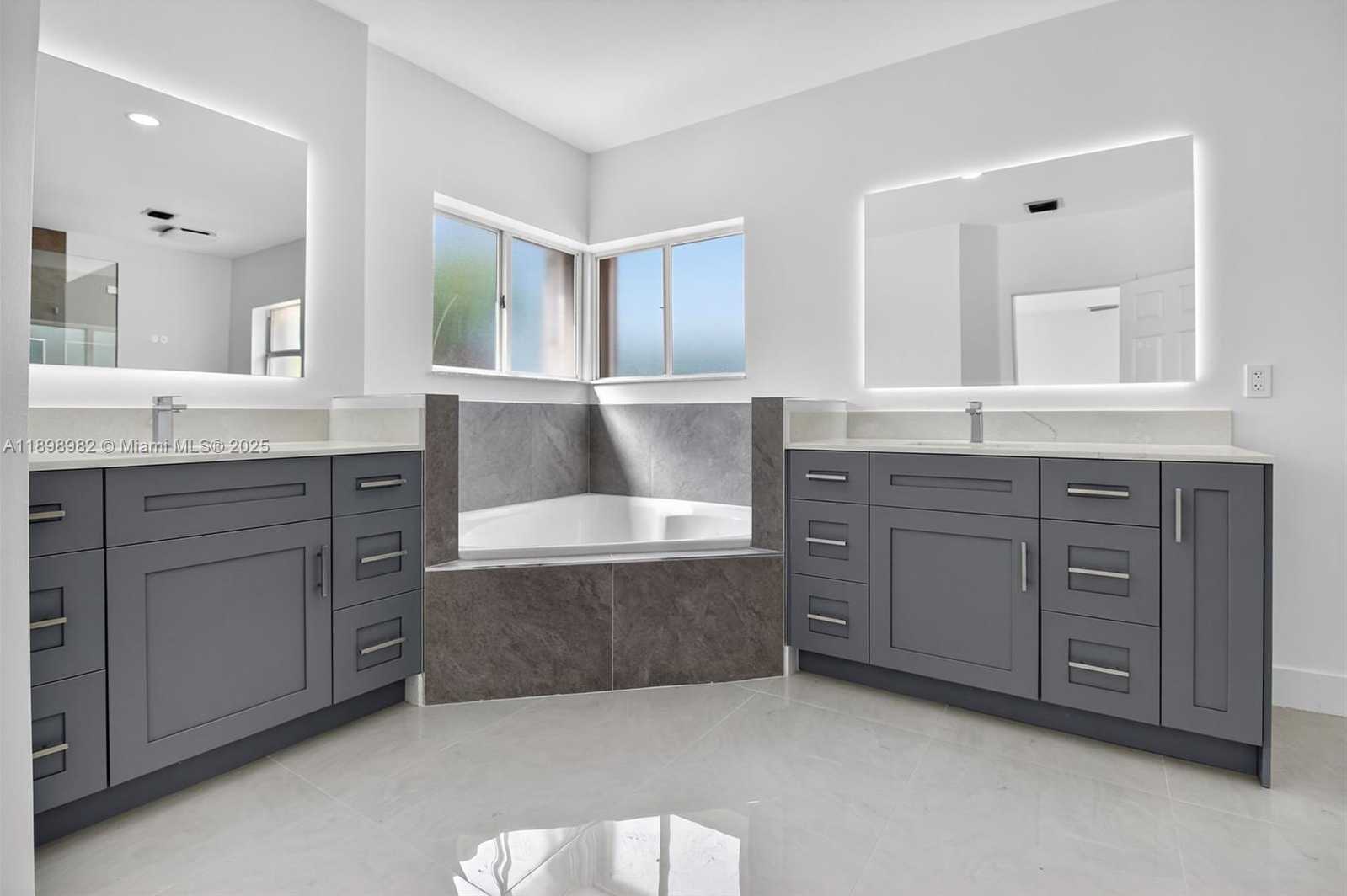 Small Image of 11244 NORTH WEST 58TH TER, Doral Number 14