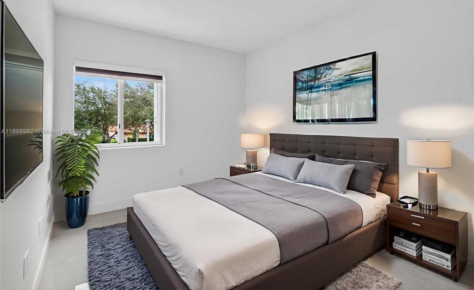 Small Image of 11244 NORTH WEST 58TH TER, Doral Number 15