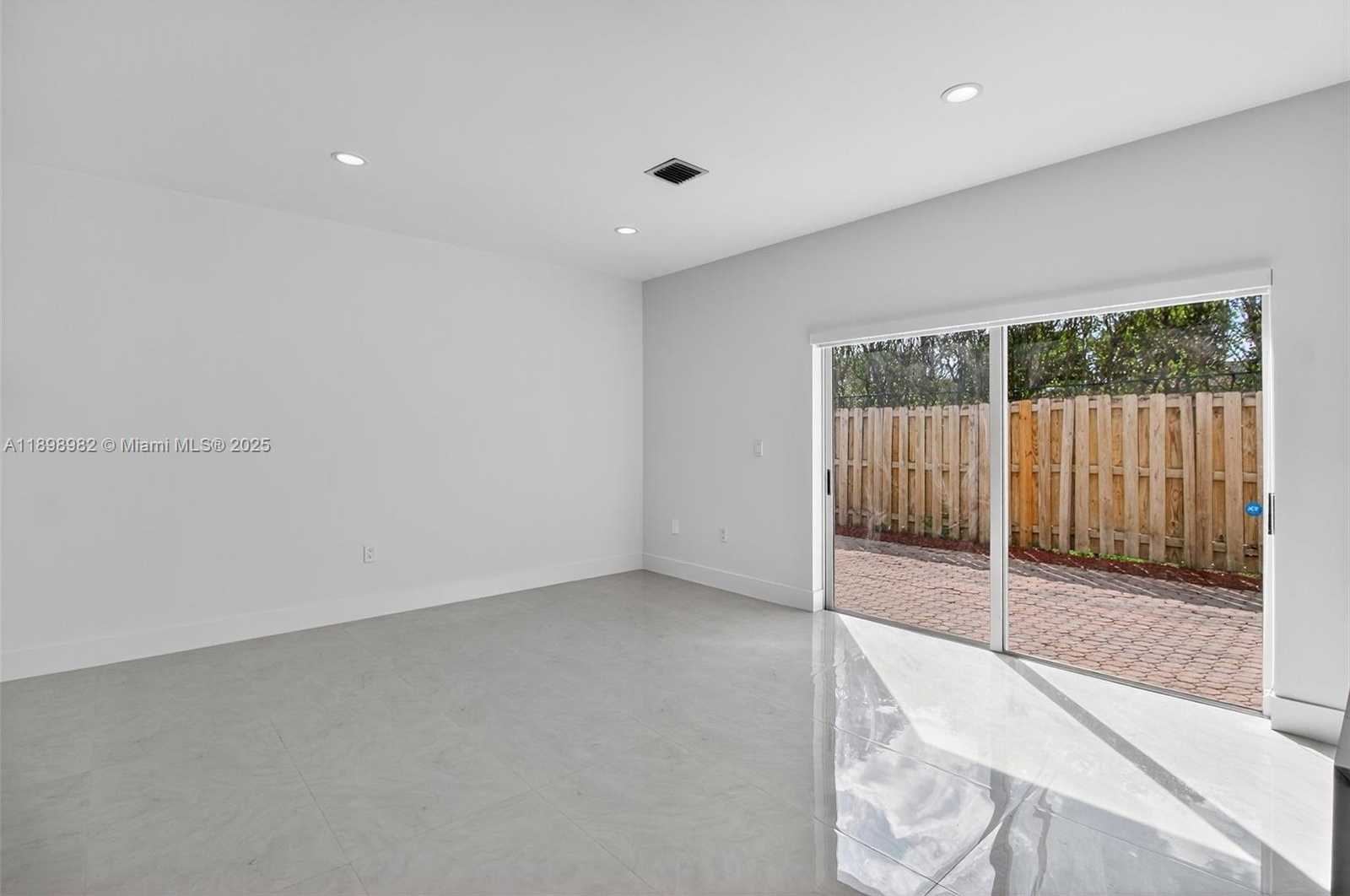 Small Image of 11244 NORTH WEST 58TH TER, Doral Number 20