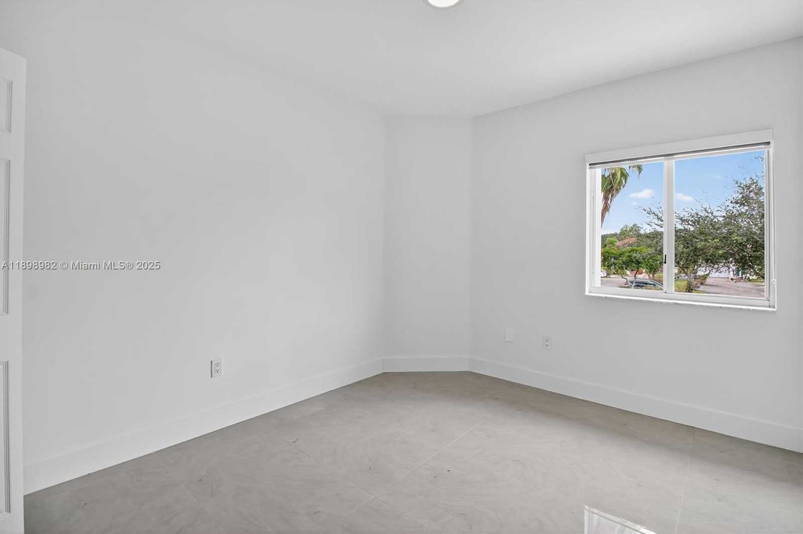 Small Image of 11244 NORTH WEST 58TH TER, Doral Number 25