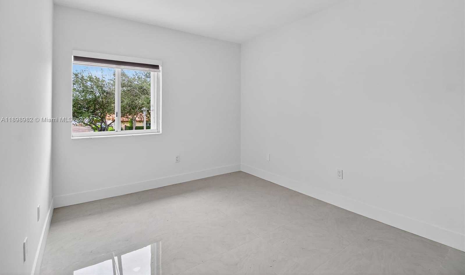 Small Image of 11244 NORTH WEST 58TH TER, Doral Number 27