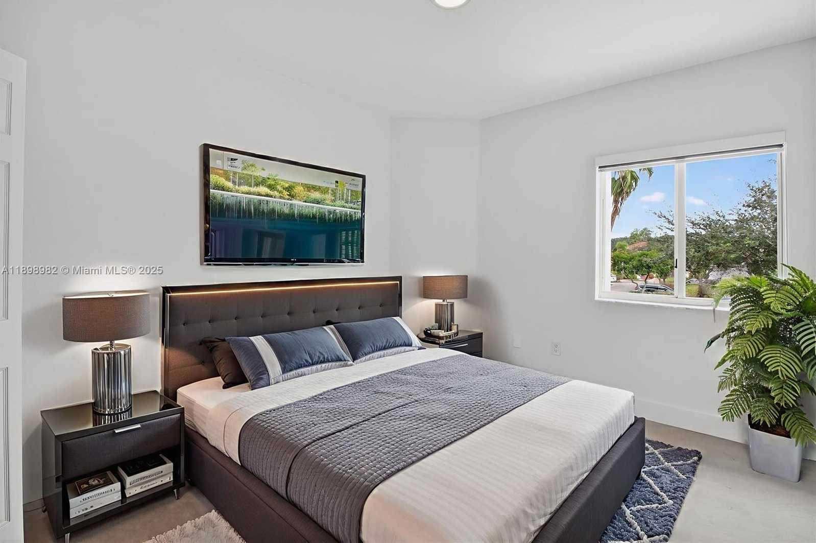 Small Image of 11244 NORTH WEST 58TH TER, Doral Number 5