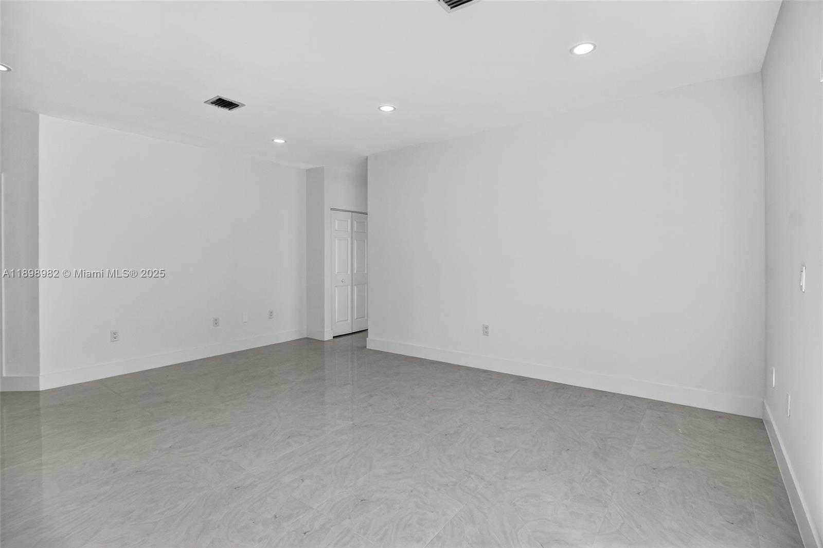 Small Image of 11244 NORTH WEST 58TH TER, Doral Number 51