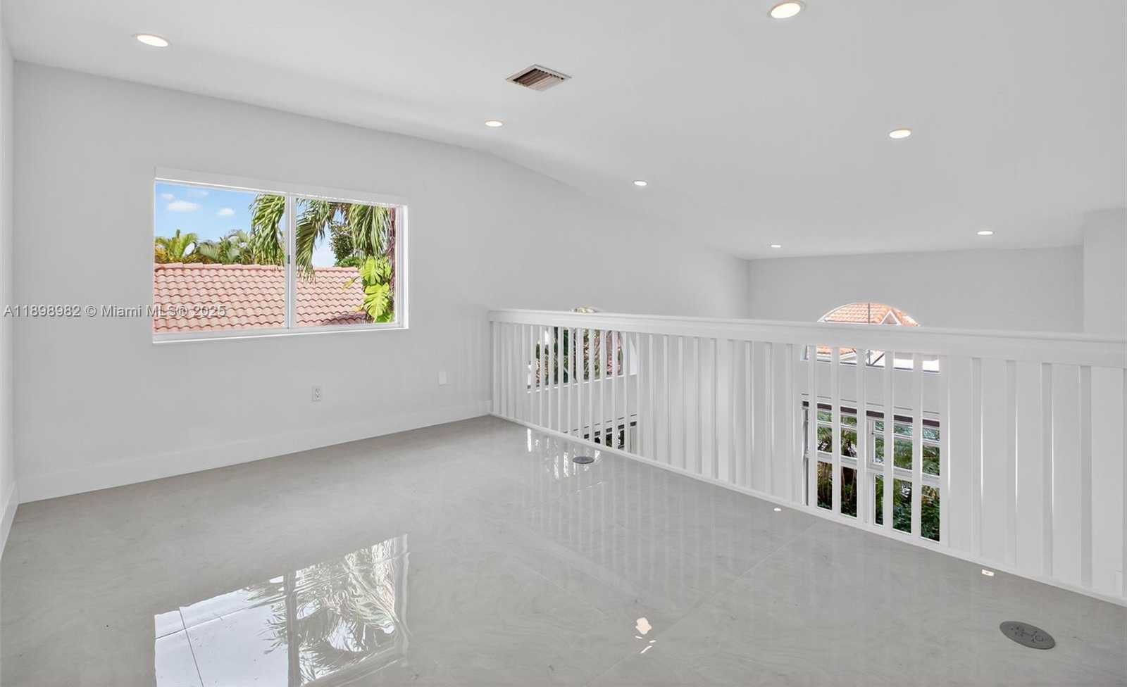 Small Image of 11244 NORTH WEST 58TH TER, Doral Number 57