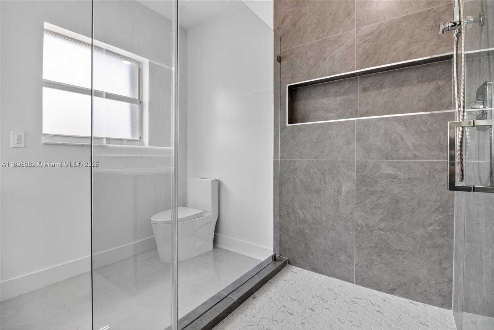 Small Image of 11244 NORTH WEST 58TH TER, Doral Number 62