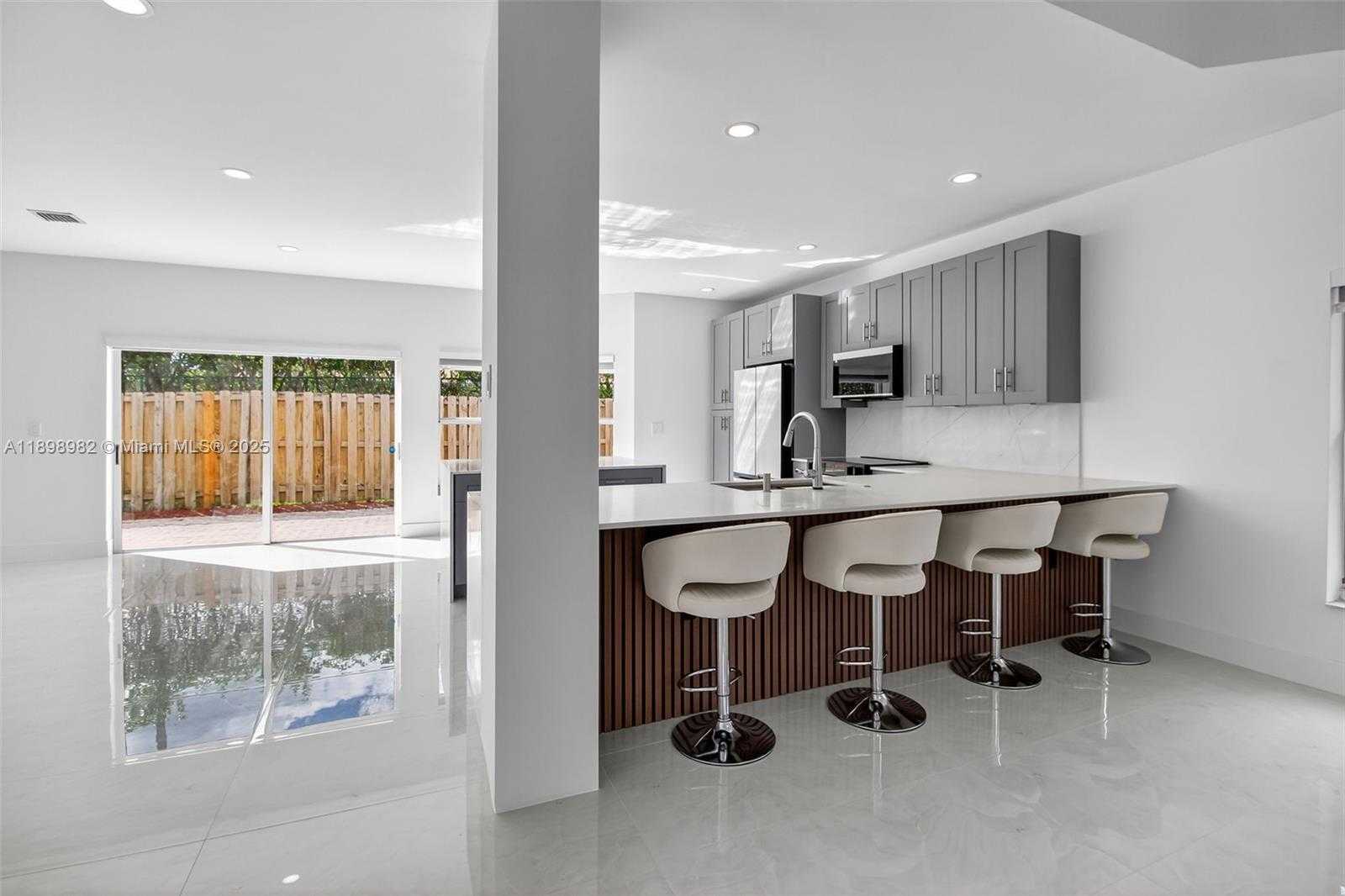 Small Image of 11244 NORTH WEST 58TH TER, Doral Number 7