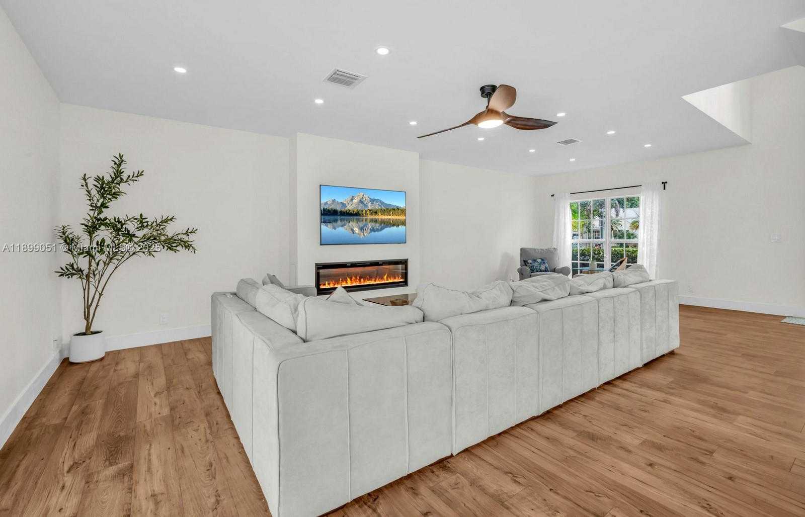 Small Image of 10045 GROVE LN, Cooper City Number 10