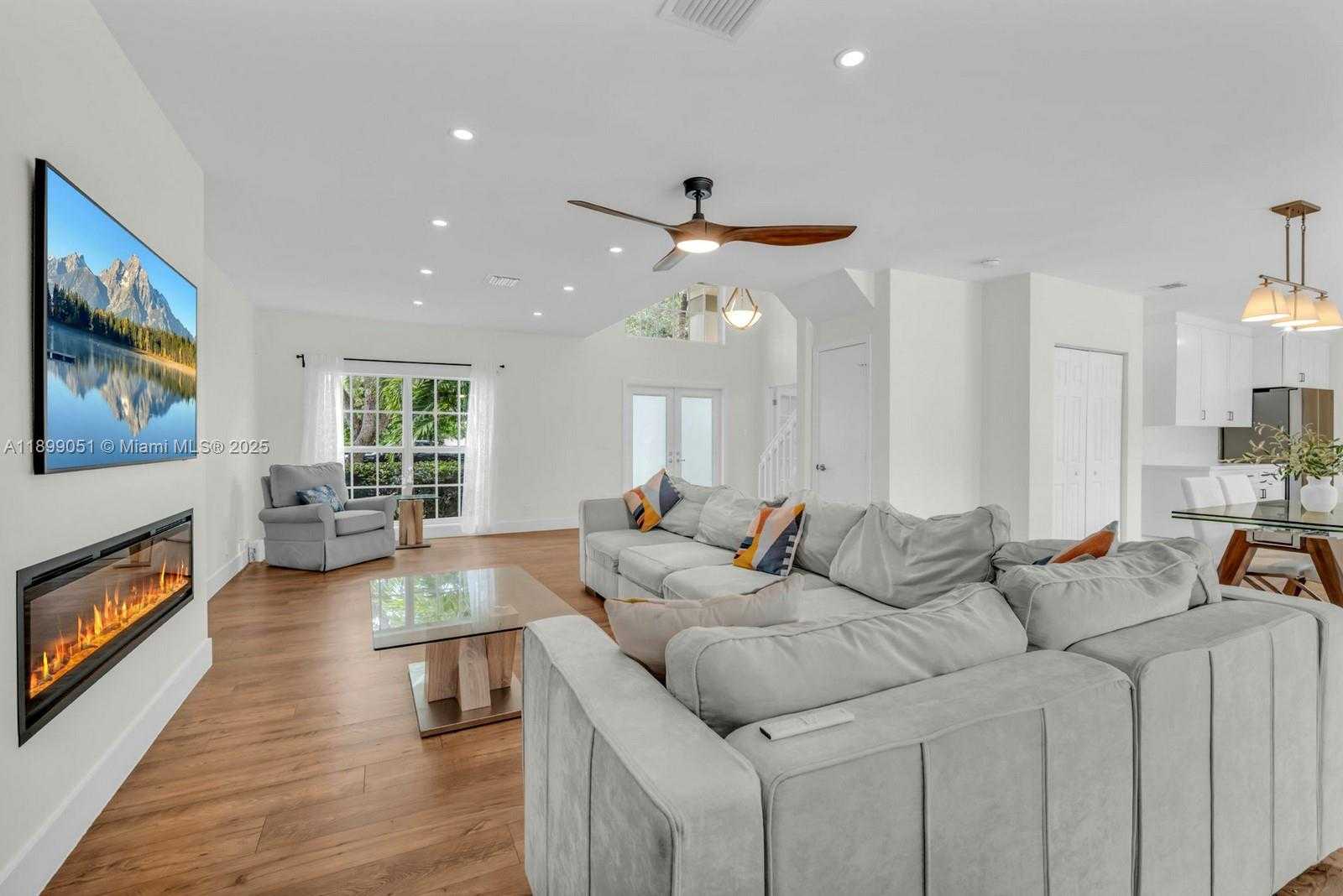 Small Image of 10045 GROVE LN, Cooper City Number 11