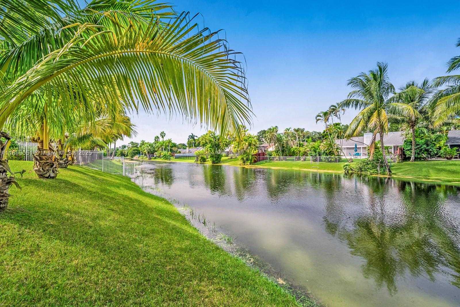 Small Image of 10045 GROVE LN, Cooper City Number 59
