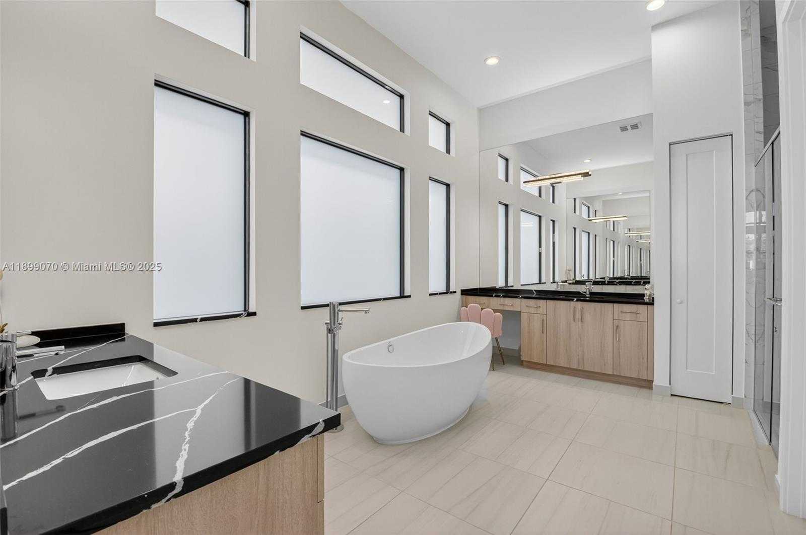 Small Image of 8317 ESSEX COUNTRY CLUB DR, Boca Raton Number 14