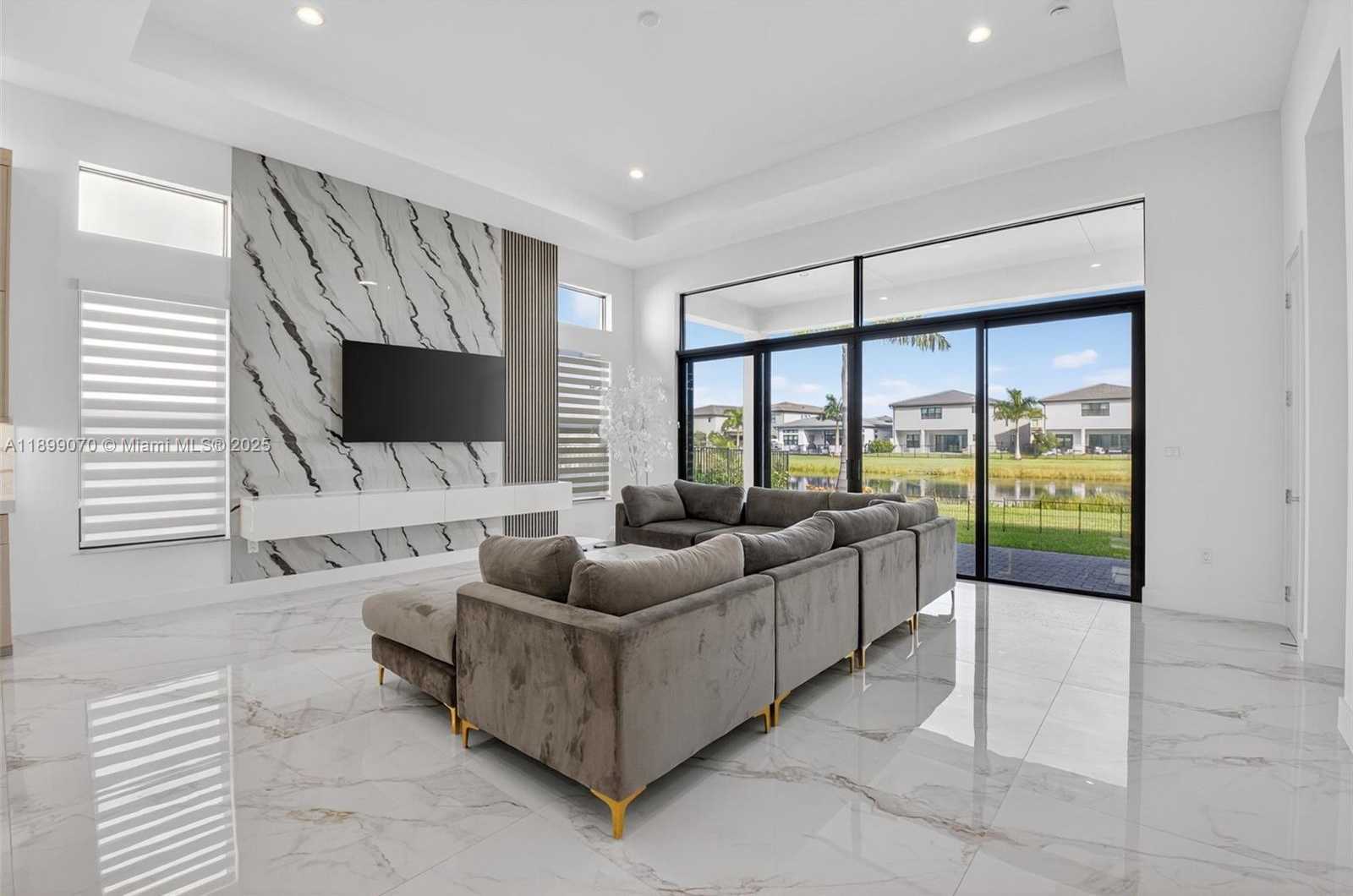 Small Image of 8317 ESSEX COUNTRY CLUB DR, Boca Raton Number 2