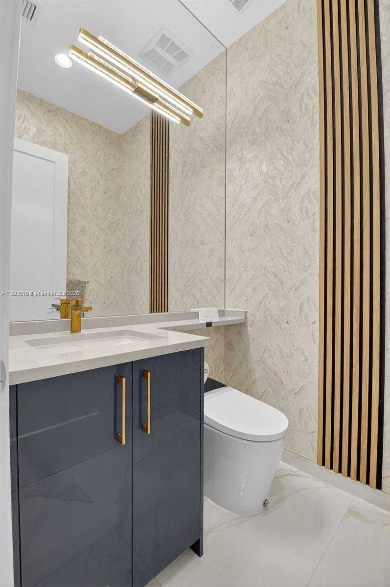 Small Image of 8317 ESSEX COUNTRY CLUB DR, Boca Raton Number 5