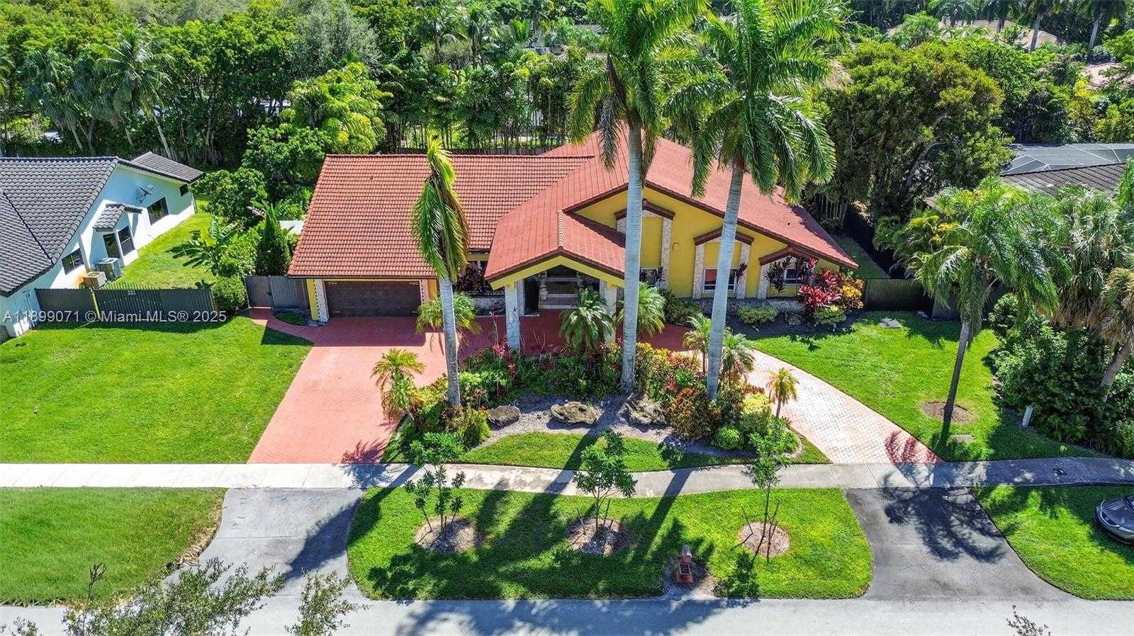 Small Image of 7720 SOUTH WEST 176TH ST, Palmetto Bay Number 2