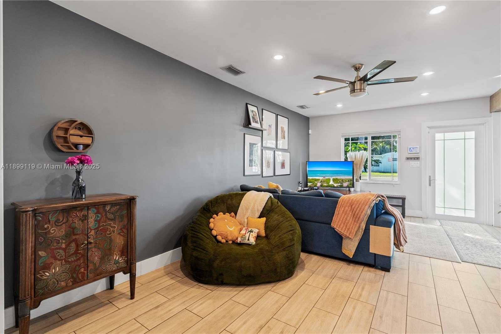 Small Image of 2447 WILSON ST, Hollywood Number 12
