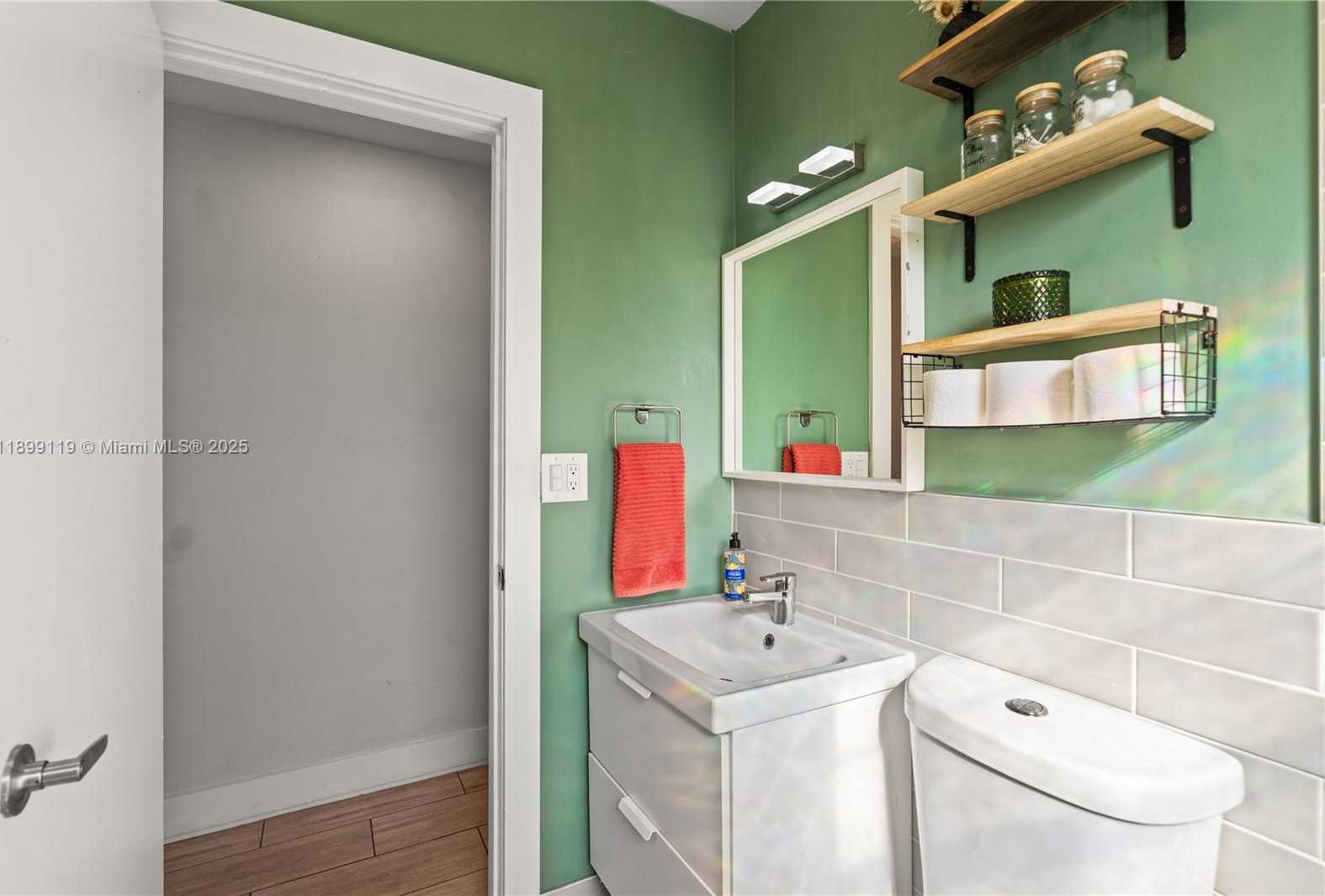 Small Image of 2447 WILSON ST, Hollywood Number 19