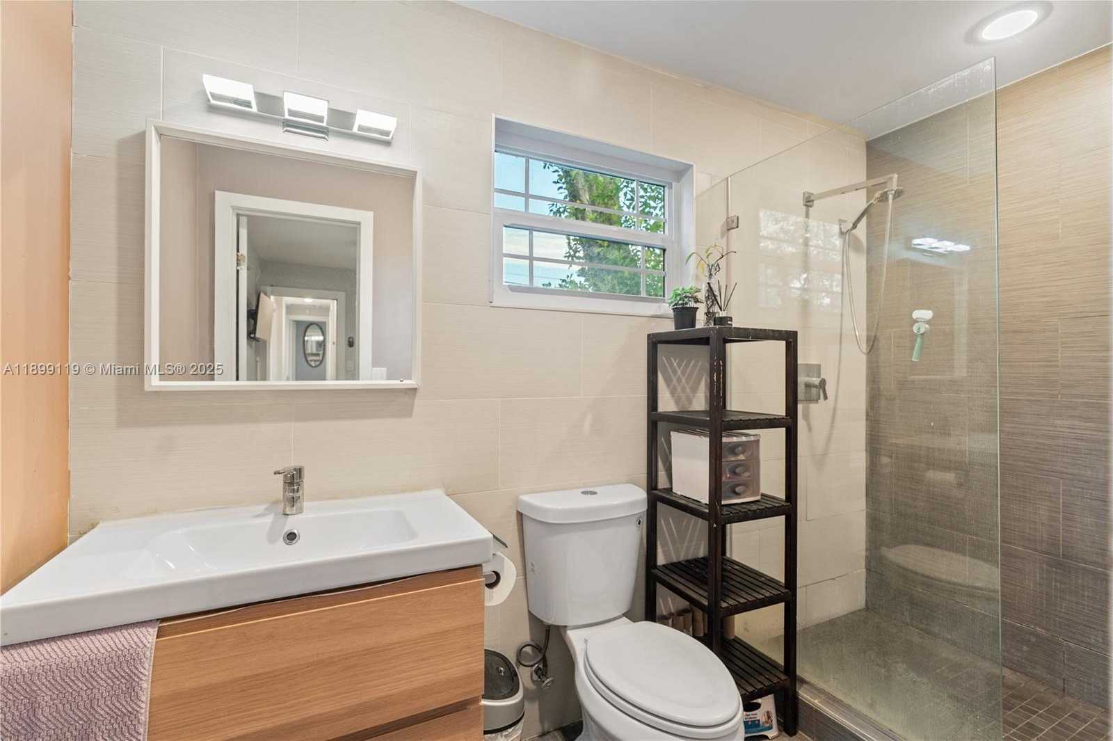 Small Image of 2447 WILSON ST, Hollywood Number 27