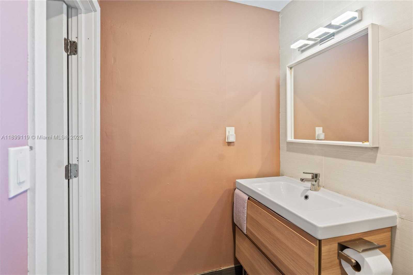 Small Image of 2447 WILSON ST, Hollywood Number 28