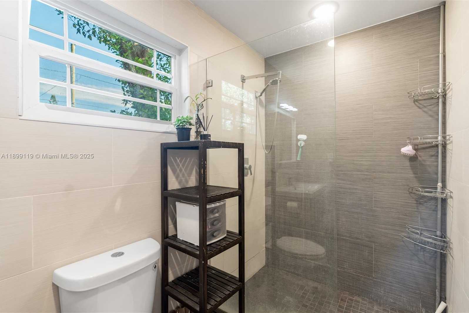 Small Image of 2447 WILSON ST, Hollywood Number 29