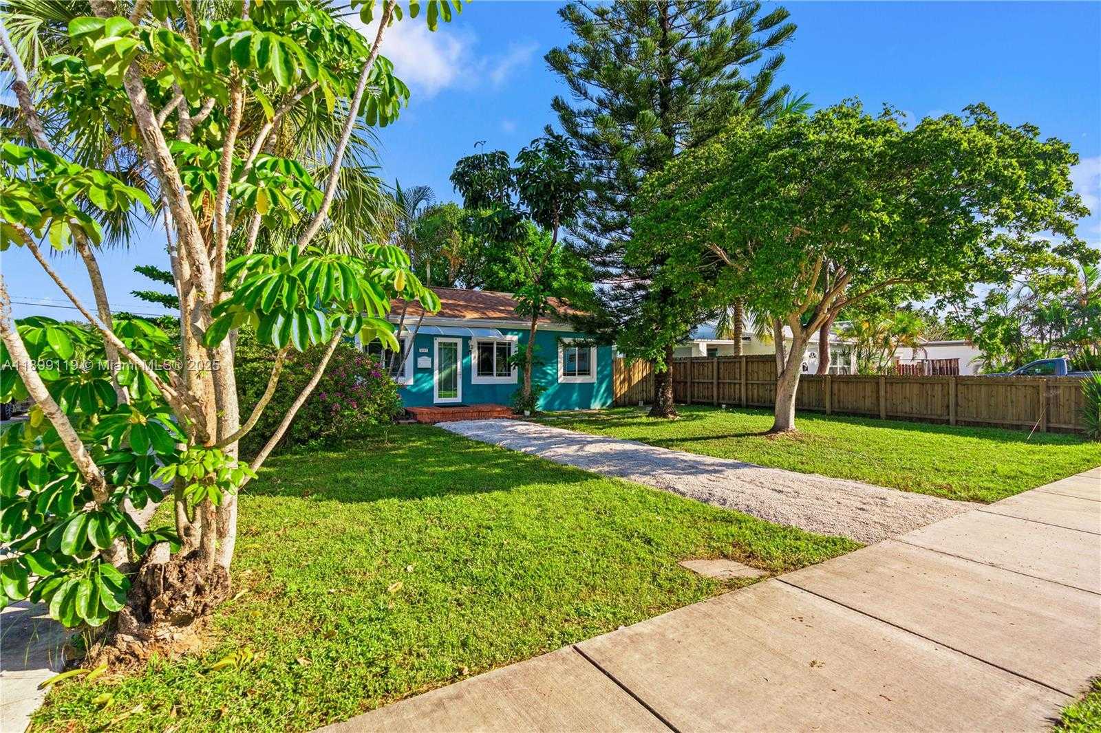 Small Image of 2447 WILSON ST, Hollywood Number 3