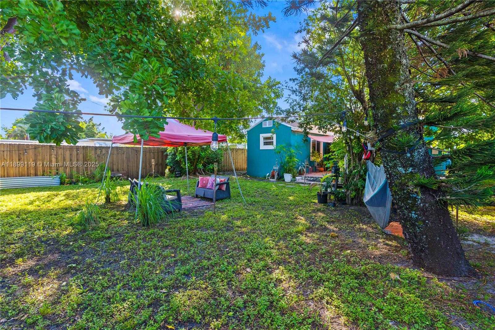Small Image of 2447 WILSON ST, Hollywood Number 36