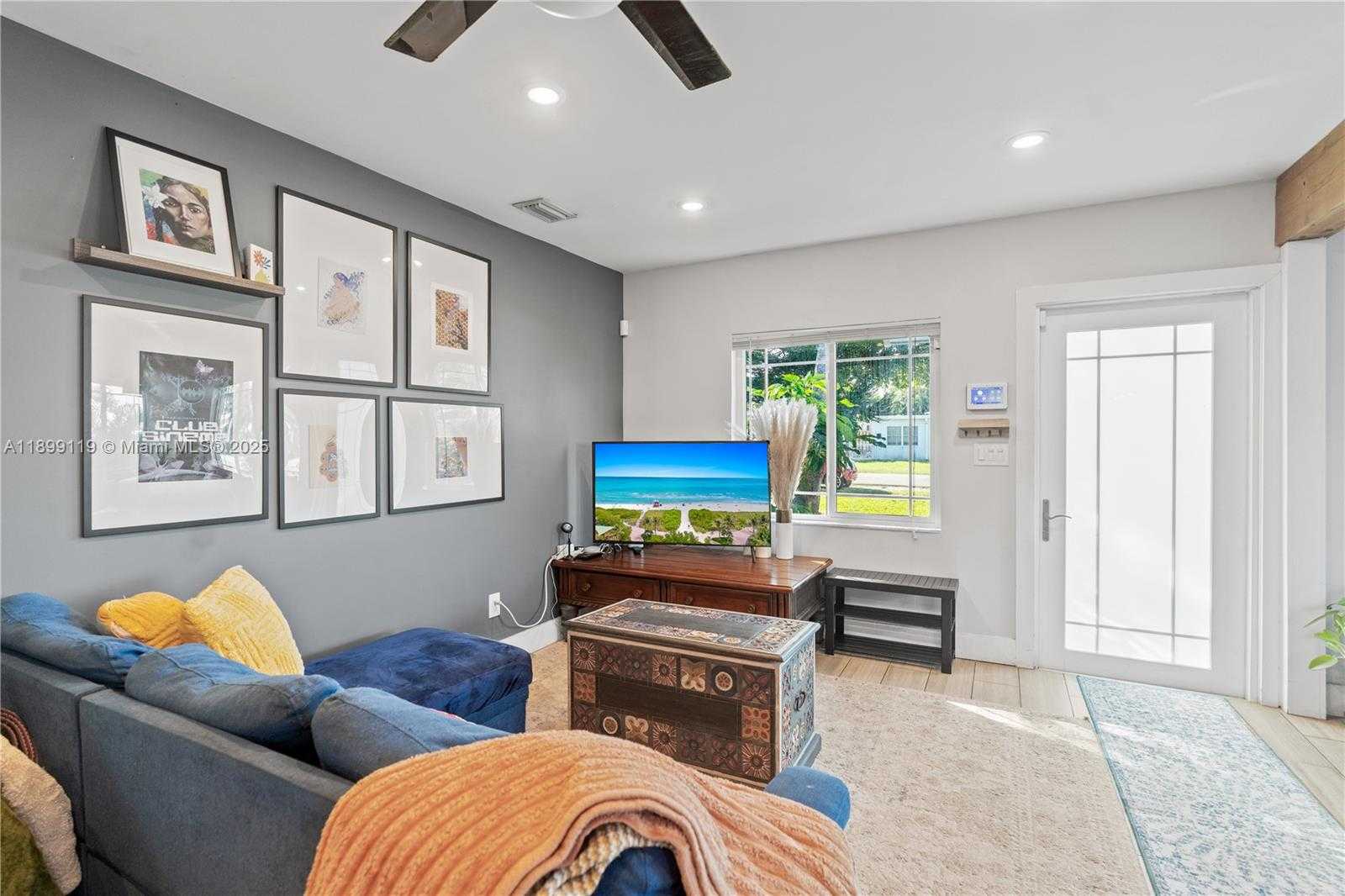 Small Image of 2447 WILSON ST, Hollywood Number 5