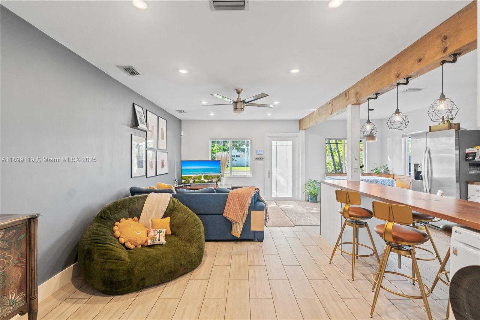 Small Image of 2447 WILSON ST, Hollywood Number 7