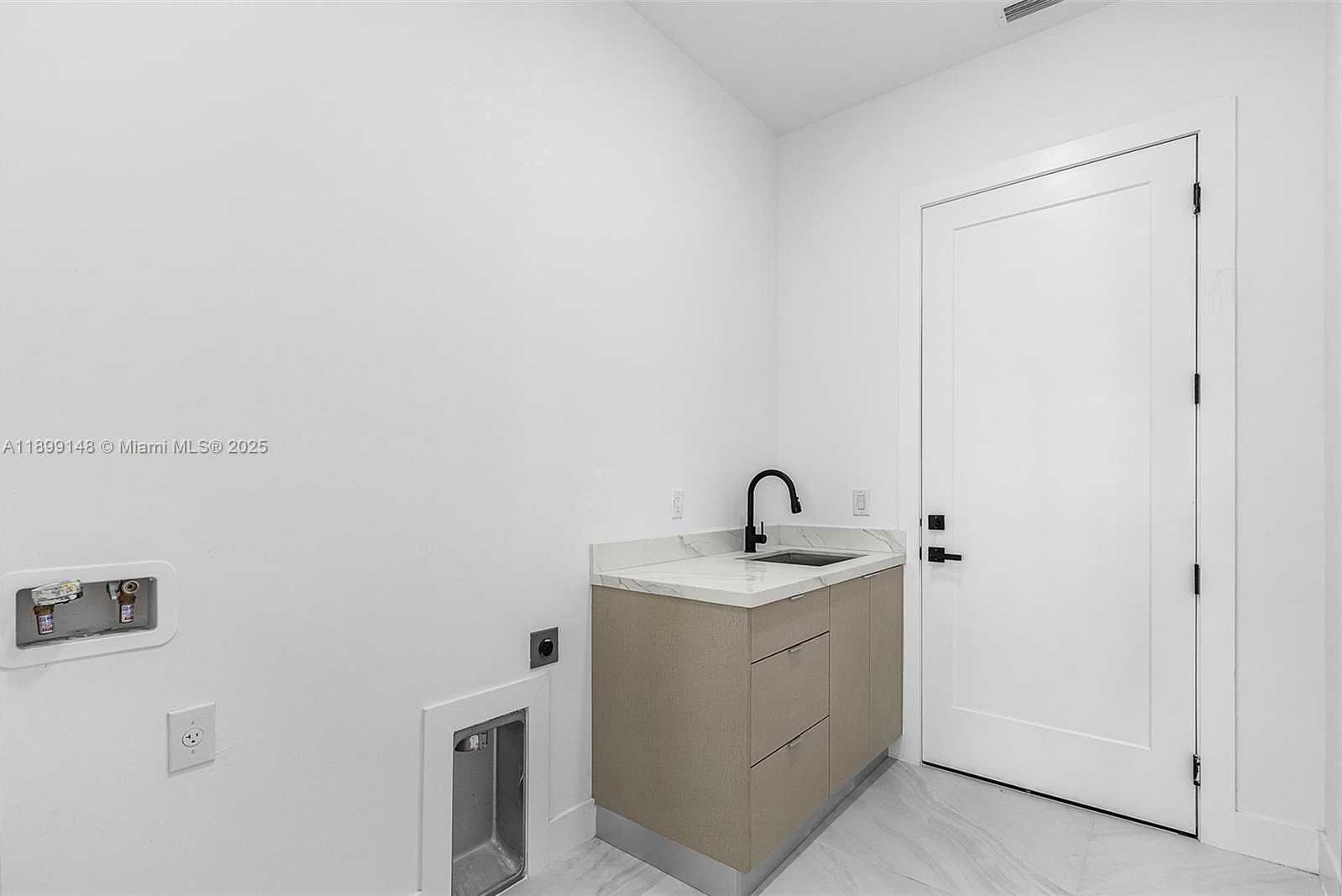 Small Image of 4113 36TH LN, Cape Coral Number 10