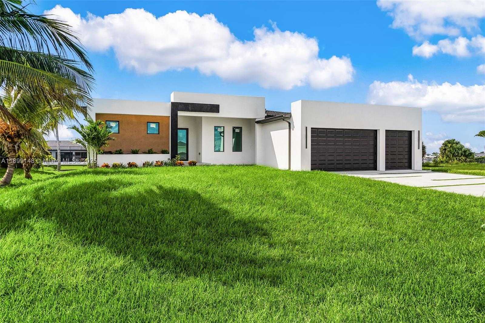 Small Image of 4113 36TH LN, Cape Coral Number 2