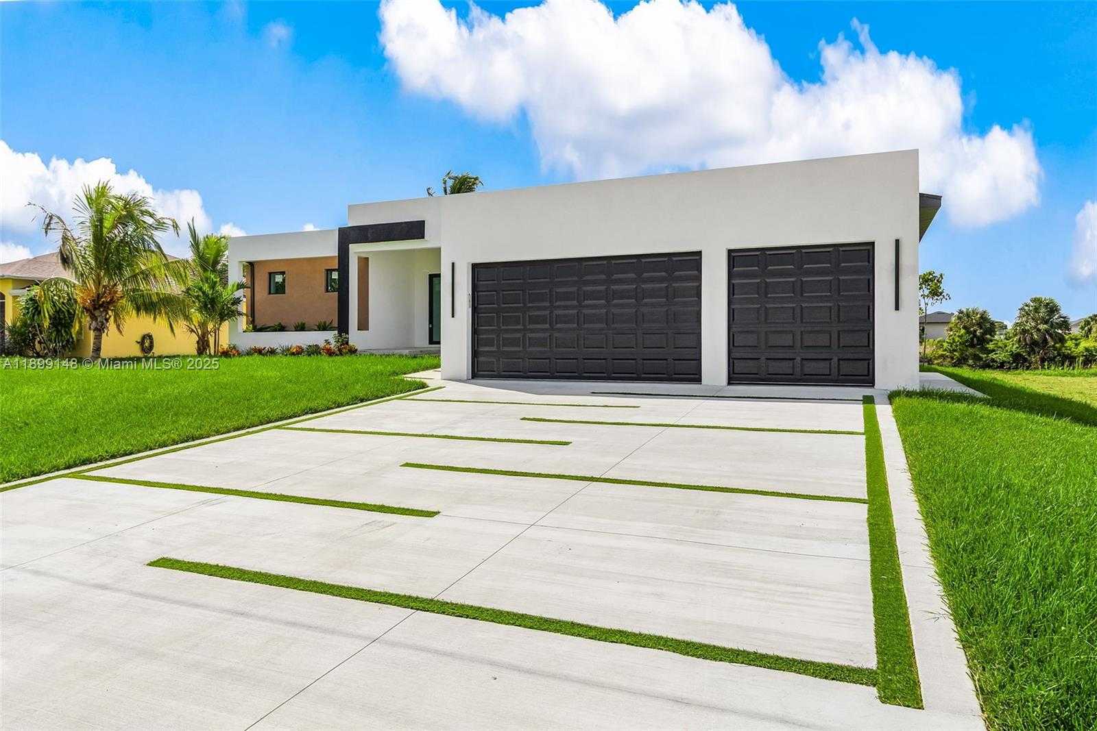 Small Image of 4113 36TH LN, Cape Coral Number 3