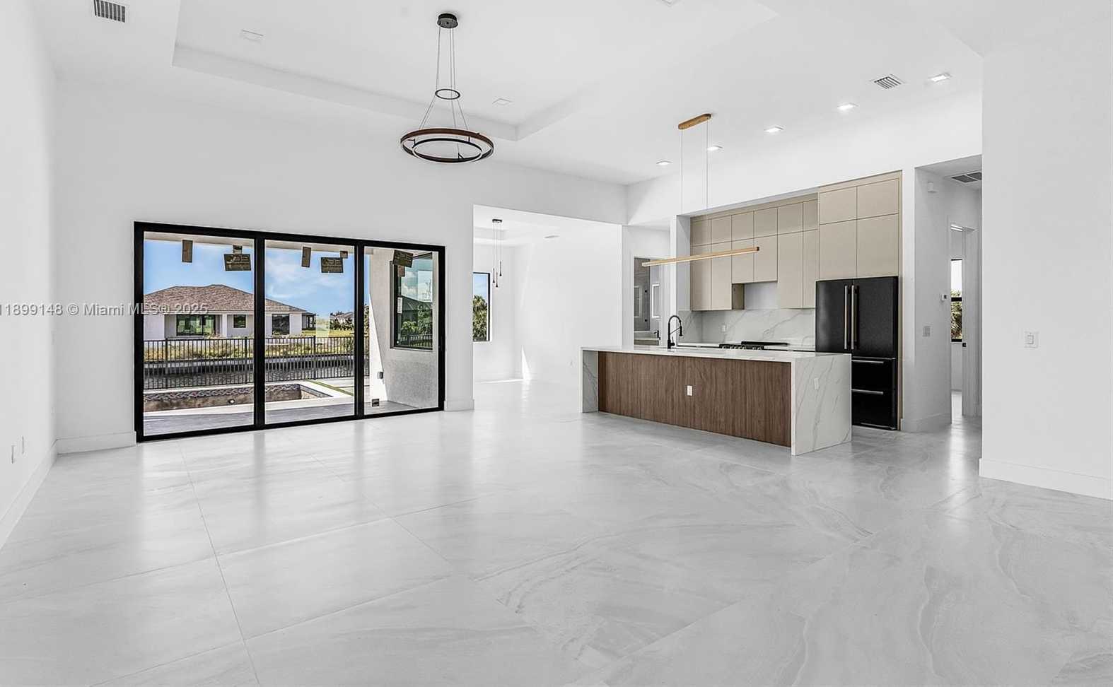 Small Image of 4113 36TH LN, Cape Coral Number 5