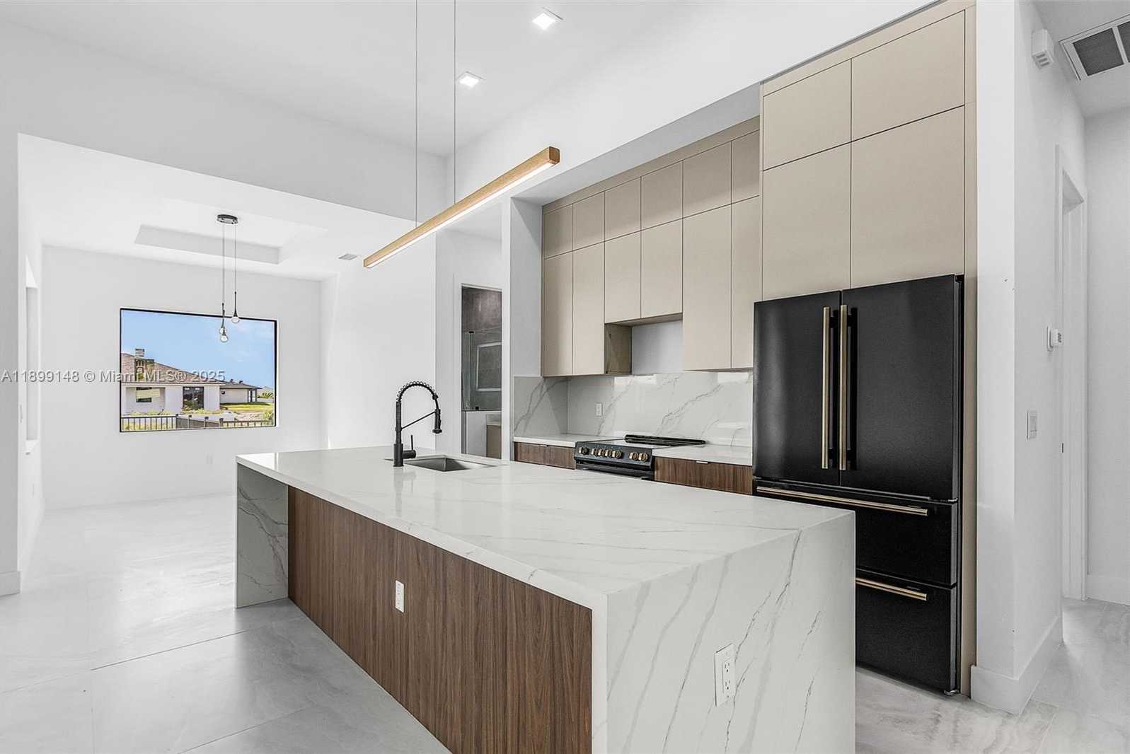 Small Image of 4113 36TH LN, Cape Coral Number 7