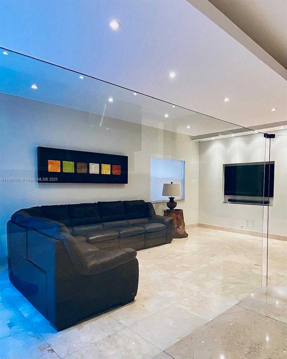 Small Image of 5926 NORTH WEST 110TH CT, Doral Number 17